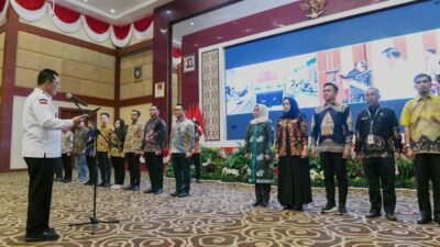 Ansar Ahmad Kukuhkan FKIJK dan TPAKD Kepri, Dorong Pertumbuhan Ekonomi Inklusif