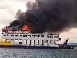 Kapal Roro KMP Mulia Nusantara Terbakar di Pelabuhan Telaga Punggur, Evakuasi Masih Berlangsung