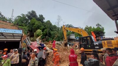 Warga Tiban Koperasi Cemas Longsor Susulan, Pemerintah Siapkan Tindakan Darurat