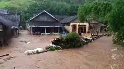 Banjir Melanda Kampung Pisang dan Kampung Sei Datuk, Puluhan Keluarga Terdampak