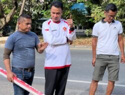 Antisipasi Kecelakaan, WAKA I DPRD Batam Tinjau Pemasangan Besi Pembatas Parit di Taman Sari