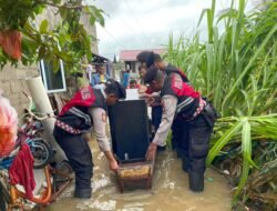 Hujan Tak Jadi Penghalang Bagi Samapta Polres Karimun Berikan Pelayanan Baik Untuk Masyarakat