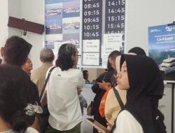 Petugas Tiket MV. Lintas Kepri Batam-Lingga Mengular, Puluhan Calon Penumpang Dibiarkan Antri Panjang