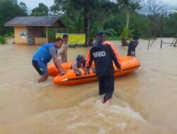 Hingga Dini Hari Hujan Deras Guyur Wiliyah di Lingga Kepri, Rumah Warga Masih Terendam Banjir