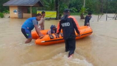 Hingga Dini Hari Hujan Deras Guyur Wiliyah di Lingga Kepri, Rumah Warga Masih Terendam Banjir
