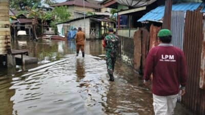 Banjir Rendam Ratusan Rumah Warga di Kelurahan Dabo Lama, Lurah Tinjau Langsung Lokasi, 1 Orang Lansia Diungsikan
