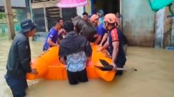 Daik Lingga Direndam Banjir, BPBD: Belum Ada Warga Mengungsi Tapi Dua Orang Lansia Dievakuasi