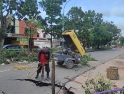 Kondisi Memprihatinkan: Jalan R Suprapto di Batuaji Amblas Setelah Hujan Deras