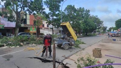Kondisi Memprihatinkan: Jalan R Suprapto di Batuaji Amblas Setelah Hujan Deras