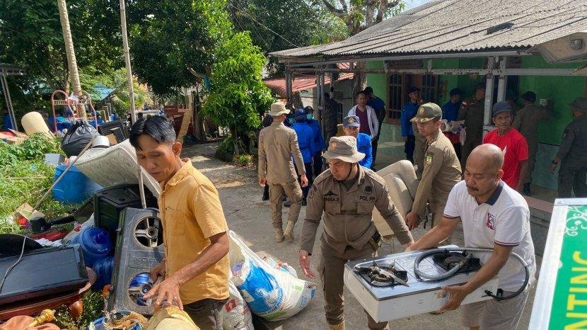 Penggusuran Hari Kedua, Warga Tembesi Tower Batam Nyaris Bentrok Dengan Pemulung