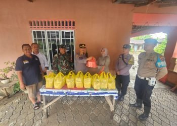 Polres Lingga Berikan Bantuan kepada Korban Banjir di Desa Laboh