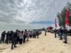 Lanal Karimun Gelar Bakti Sosial Bersih-Bersih Pantai Memperingati Hari Sampah Nasional