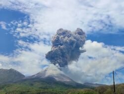 Aktivitas Vulkanik Meningkat, Gunung Lewotobi Laki-laki Berstatus Awas