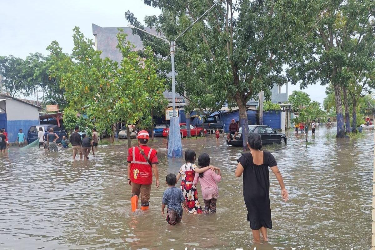 PLN Imbau Masyarakat Waspada Cuaca Ekstrem, Berikan Tips Aman Gunakan Listrik Saat Banjir