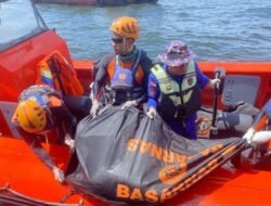 Kapal Nelayan Tenggelam di Perairan Berakit, 9 Korban Selamat Berkat Life Jacket