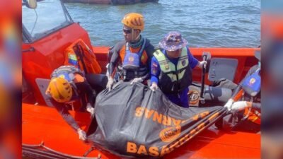 Kapal Nelayan Tenggelam di Perairan Berakit, 9 Korban Selamat Berkat Life Jacket