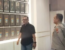 Mantan Kapolda Kepri Datangi Polresta Barelang, Pantau Kasus Pencemaran Nama Baik