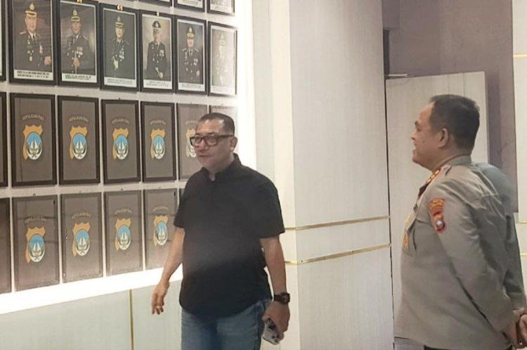 Mantan Kapolda Kepri Irjen Pol. (Purn.) Yan Fitri Datangi Polresta Barelang, Pantau Kasus Pencemaran Nama Baik