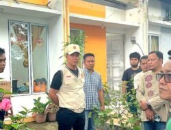 Tinjau Korban Angin Puting Beliung di Tanjung Riau, Aweng Kurniawan Berikan Bantuan Untuk Masyarakat