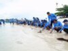 PT Timah Tbk Bersama AAI Sumbagsel Lepasliar Tukik Sisik di Pulau Kelayang