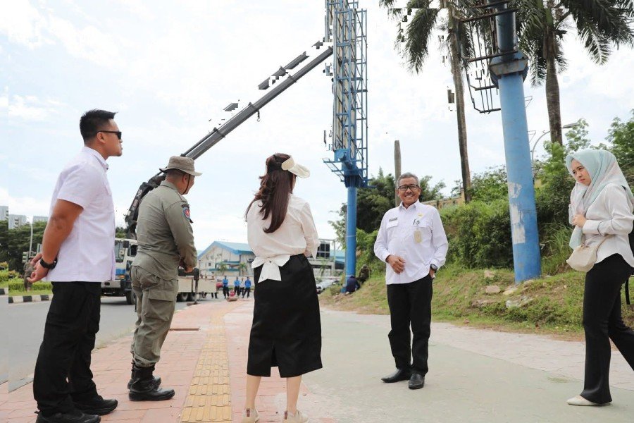 Pembongkaran Reklame Ilegal Dikawal Wakil Walikota Batam, Pajak Daerah Dioptimalkan
