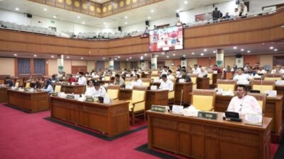 Suasana rapat paripurna di DPRD Kota Batam, Selasa (1/7/2025). DPRD menyetujui Ranperda Perubahan APBD Batam tahun 2025 untuk dibahas lebih lanjut.