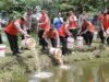 Perkuat Ketahanan Pangan, Polda Kepri Tebar 50 Ribu Bibit Ikan Mas dan Nila di Tibelat Farm