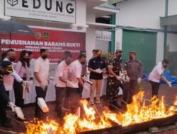Kejari Karimun Musnahkan Barang Bukti Sabu Dan Jutaan Batang Rokok Ilegal