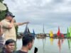 Jaga Tradisi di Kepri, Iman Sutiawan Lepas Lomba Sampan Layar di Kampung Tua Patam Lestari