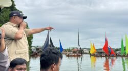 Jaga Tradisi di Kepri, Iman Sutiawan Lepas Lomba Sampan Layar di Kampung Tua Patam Lestari