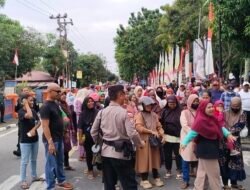 Akibat Beras Langkah, Ratusan Masyarakat Karimun Demo Kantor Bea Cukai Kepri