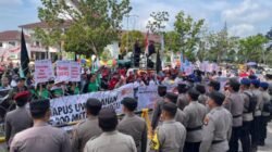 Ribuan Buruh Geruduk Kantor Wali Kota Batam, Bawa Sembilan Tuntutan