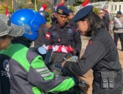 Semarak Kemerdekaan ke-80 RI, Satbrimob Polda Kepri Bagikan 1.000 Bendera Merah Putih