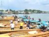 Buktikan Komitmen, Ketua DPRD Kepri Serahkan 14 Boat Pancung dan 36 Sampan Ketinting Untuk Masyarakat di Hinterland