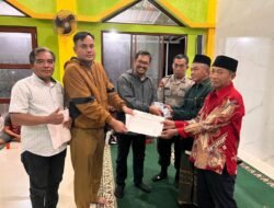 Anwar Anas Serahkan 138 KTP Warga Mangsang Maju