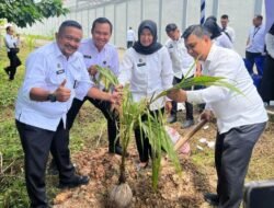 Karutan Batam Dukung Program Ketahanan Pangan, Hadiri Penanaman Bibit Kelapa di Lapas Batam