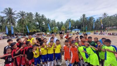 Usai Baksos, Ketua DPRD Kepri Tutup Turnamen Futsal di Batu Limau Karimun