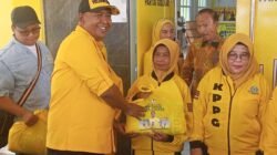 Sambut HUT DPD Partai Golkar Karimun ke-61, Bagikan Sembako Dan Pengobatan Gratis