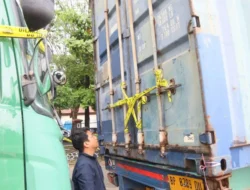 Polisi Temukan 2 Kontainer Balpres Baru, Satu Masih Tersegel Bea Cukai, Ini Penjelasannya
