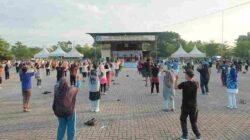 Ratusan Warga Antusias Ikuti Senam Sehat dan Cek Kesehatan Gratis KNPI Kepri di Sagulung