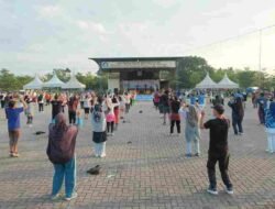 Ratusan Warga Antusias Ikuti Senam Sehat dan Cek Kesehatan Gratis KNPI Kepri di Sagulung