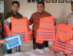 PT TIMAH Tbk Salurkan Puluhan Life Jacket di Karimun
