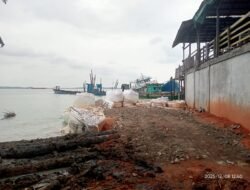 Diduga Inisial KG Melakukan Penimbunan di Bibir Pantai Tidak Memiliki Izin