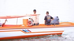 Tunjukkan Komitmennya, Ketua DPRD Kepri Serahkan 1 unit Boat Pancung untuk Pesantren di Pulau