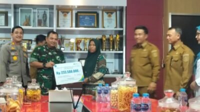 PT Timah Berikan Santunan Anak Nelayan Korban Kecelakaan Laut Terima Dan Beasiswa