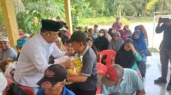 Turun Ke Kampung Tua Patam Lestari, Iman Sutiawan Bagikan Ratusan Paket Sembako untuk Lansia