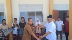 Ketua DPRD Kepri Tinjau dan Serahkan Alat Marching Band untuk SMAN 29 Batam