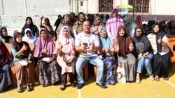 Gerindra Kepri Bagikan 18 Ribu Sembako, Iman Sutiawan Sapa Warga Tiban Palem