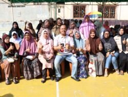 Gerindra Kepri Bagikan 18 Ribu Sembako, Iman Sutiawan Sapa Warga Tiban Palem