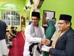 Safari Ramadan di Alur Jongkong, Bupati Karimun Serahkan Bantuan dan Ajak Warga Jaga Kebersihan